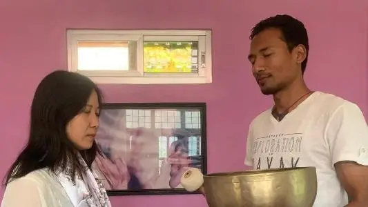 Yasoda遠赴到尼泊爾深造頌缽造詣之旅