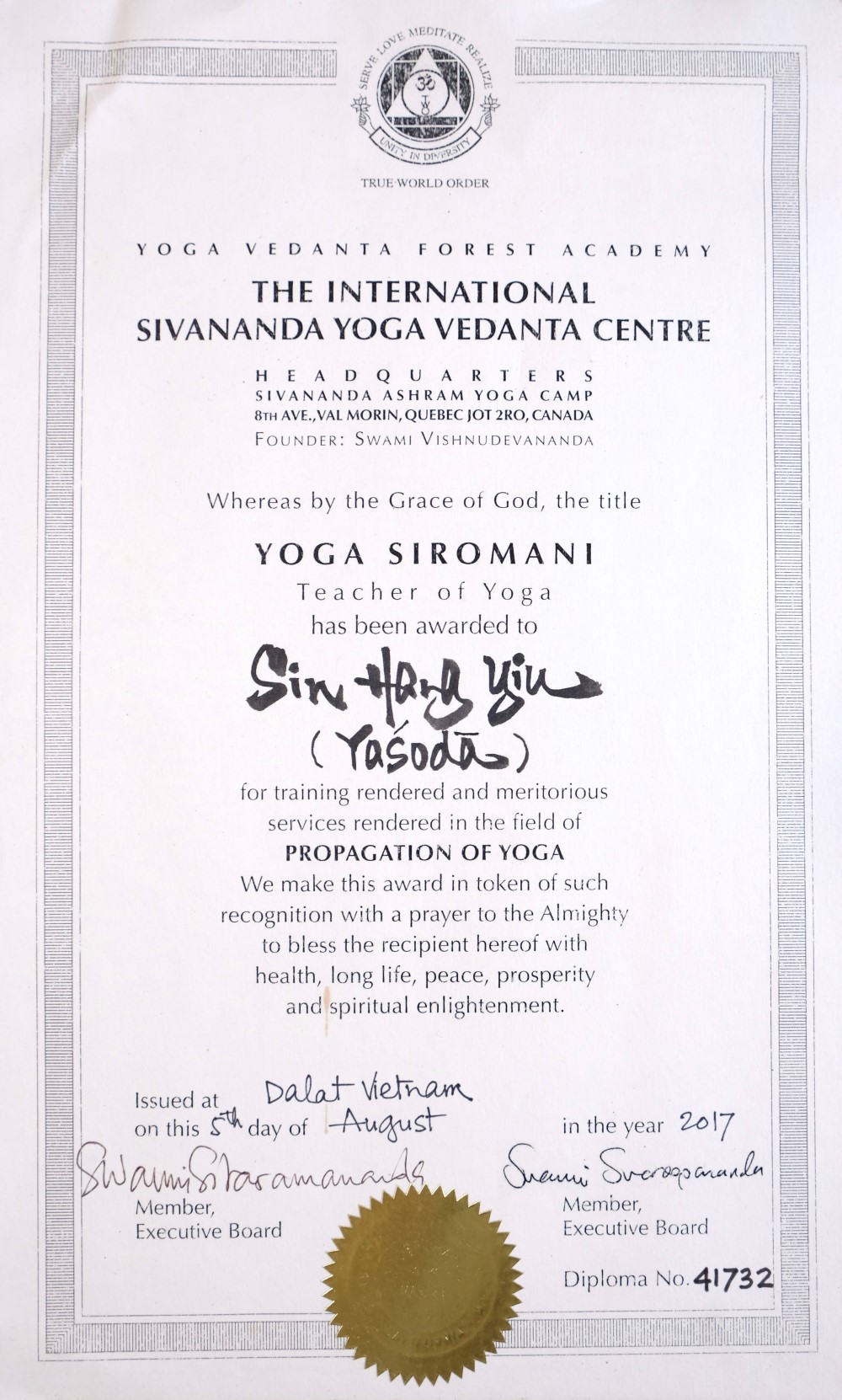 Sivananda Yoga Vendanta Center 300小時初級瑜伽導師認證